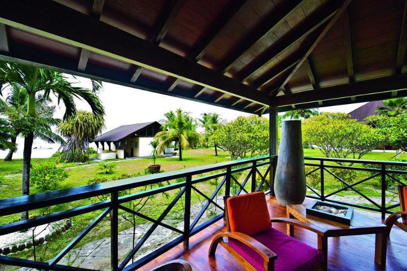 New Emerald Cove Hotel Baie Sainte Anne Exteriör bild